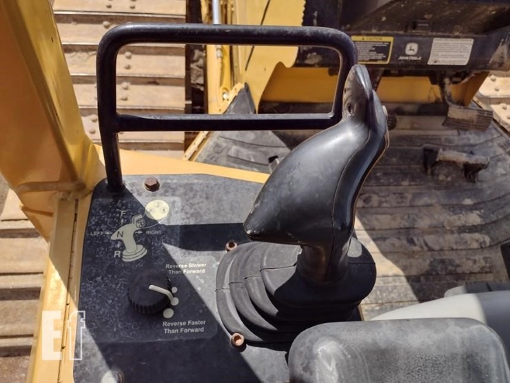 2004-deere-650h-image-10