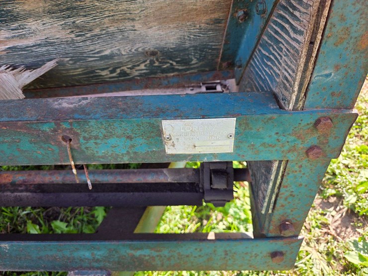 lorenz-10’-x-4’-single-axle-manure-spreader-image-10