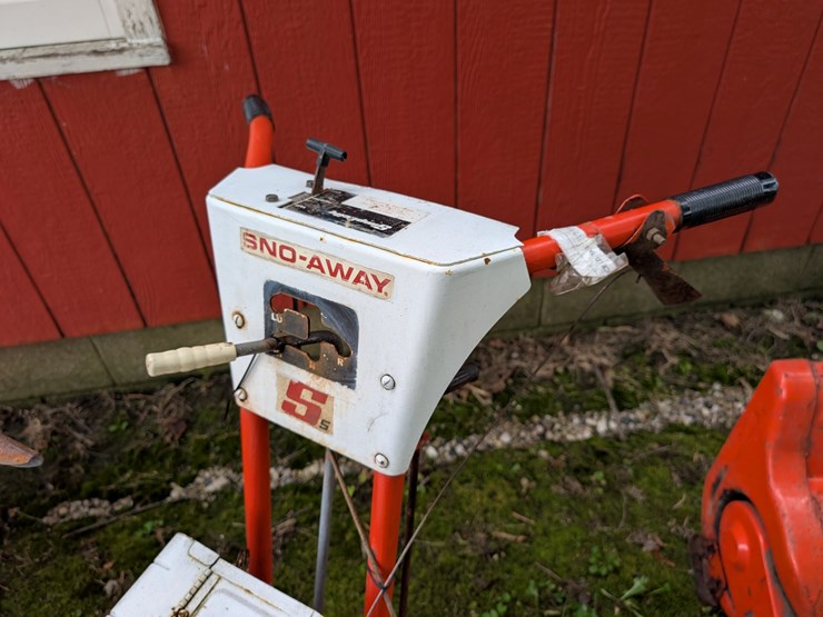 #3015-•-simplicity-sno-away-snowblower-image-6