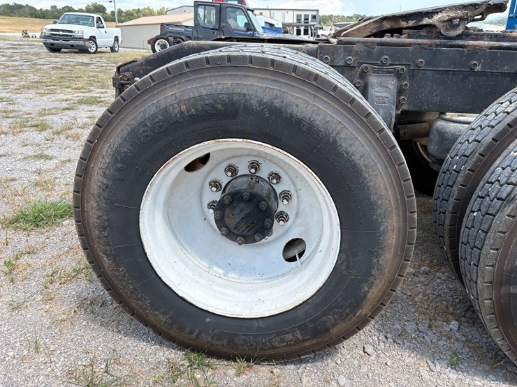 peterbilt-378-image-9