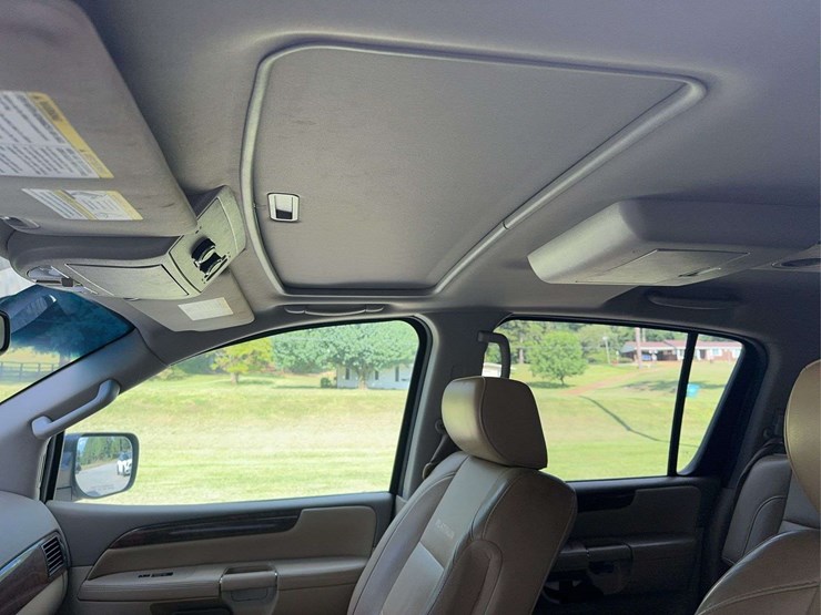 2013-nissan-armada-image-13