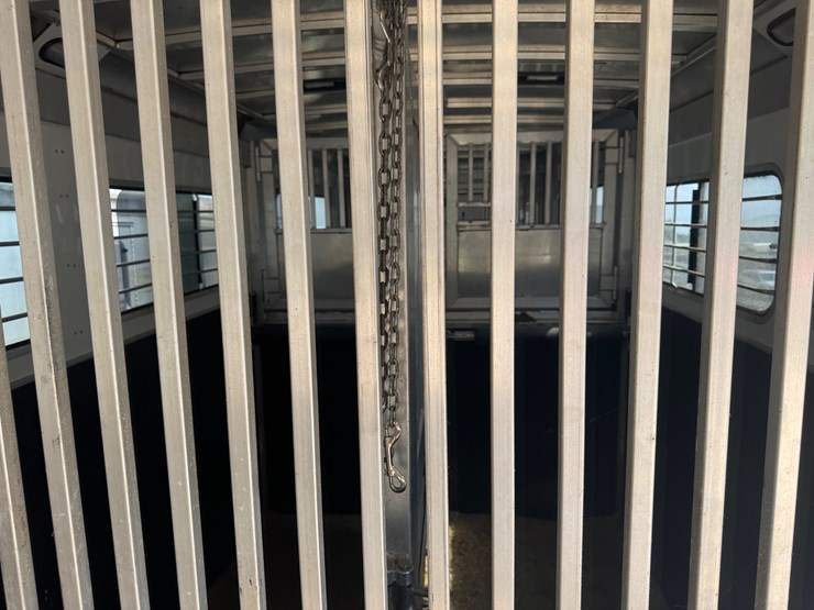 #6300-•-2014-dalton-manufacturing-adams-gooseneck-4-horse-straight-lead-aluminum-horse-trailer,-(sells-w...-image-9