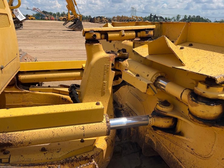 2016-komatsu-d61pxi-23-image-18