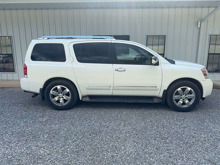 2013-nissan-armada-image-7