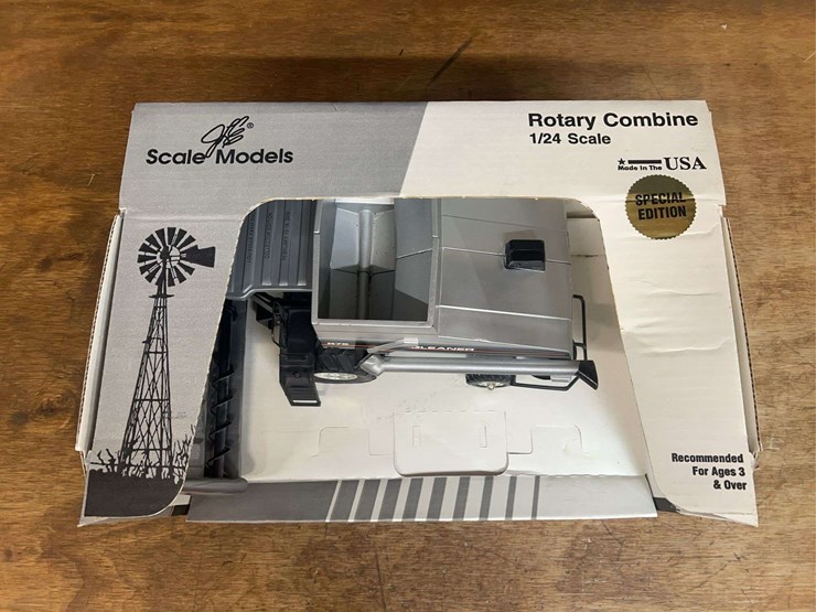 1/24-gleaner-r75-combine-2006-louisville-nib-sm-image-5