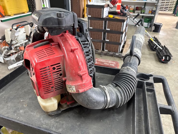 redmax-ebz8560-backpack-blower-support-equipment-image-1
