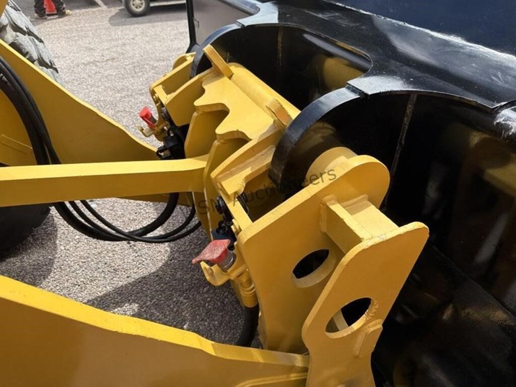 2012-caterpillar-930k-image-22