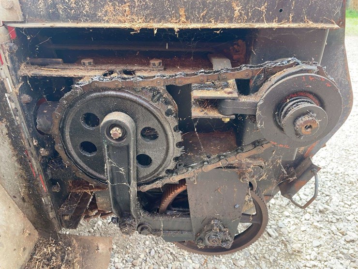 avco-new-idea-manure-spreader-image-24