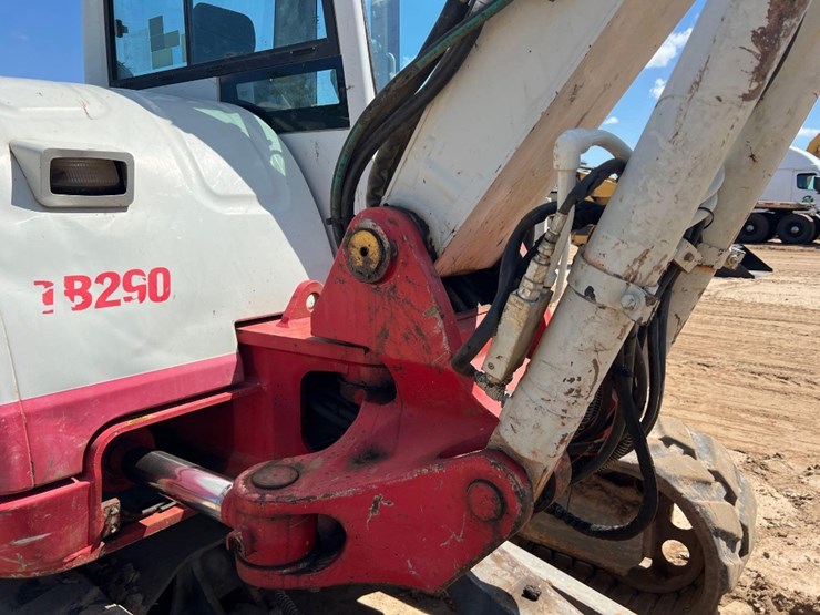 2018-takeuchi-tb290-image-26