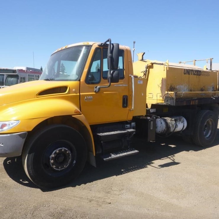 2006 INTERNATIONAL DURASTAR 4300