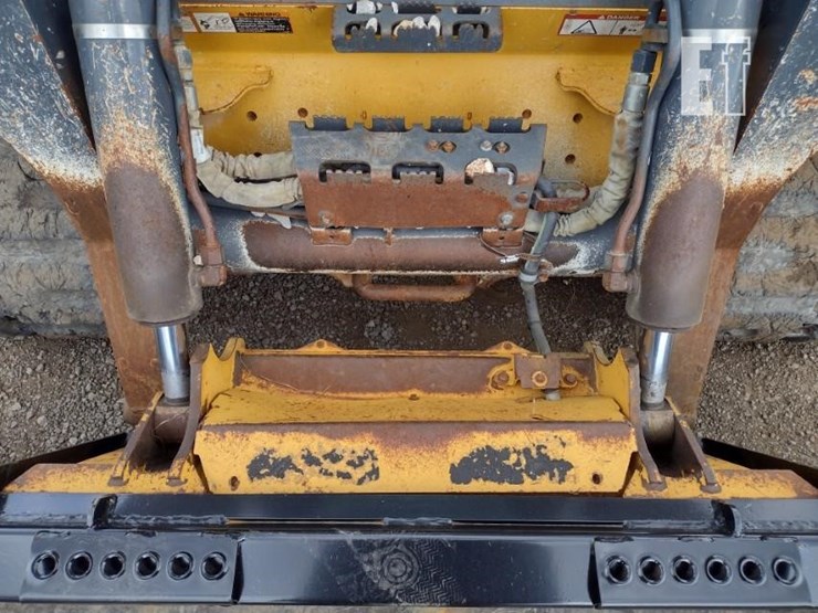 2020-deere-331g-image-14