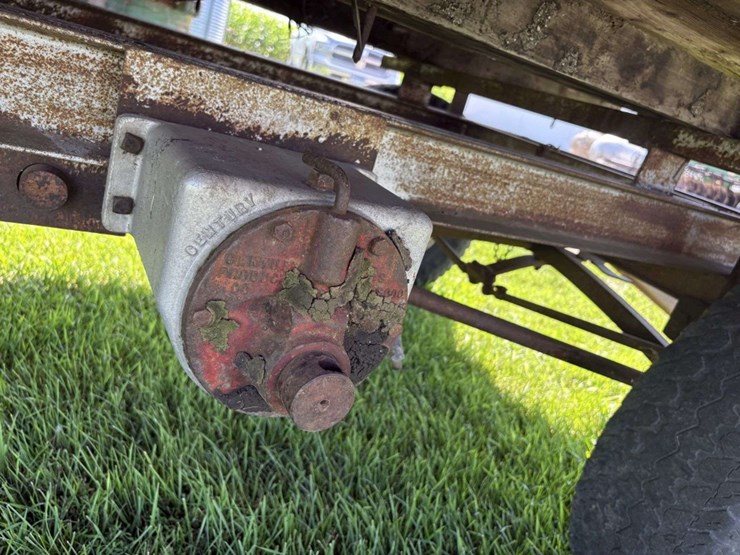 flat-hay-rack,-94”x13.5’,-2”-wood-deck,-on-4-wheel-gear,-16”-tires,-hoist-image-4