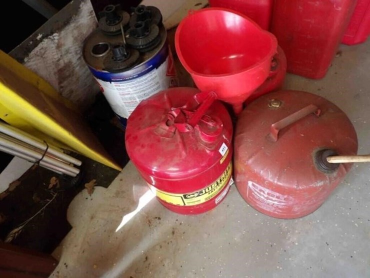 3---5-gallon-fuel-tanks-image-2