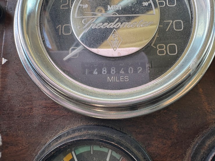 peterbilt-378-image-18