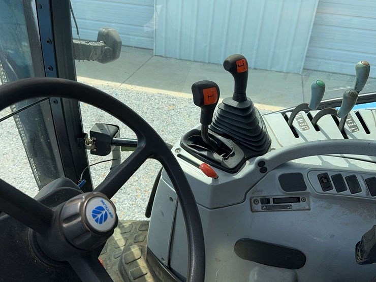 new-holland-t6020-image-22