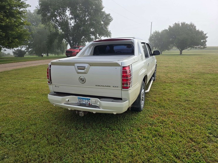 2003-cadillac-escalade-image-12