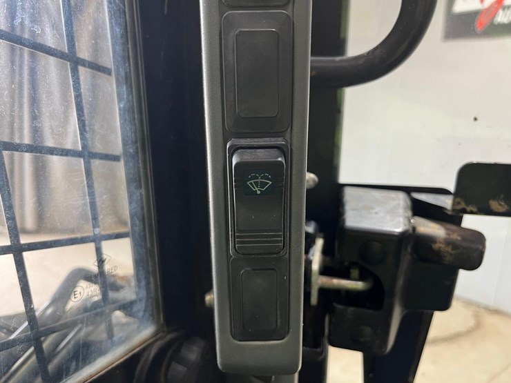 new-holland-c232-image-32