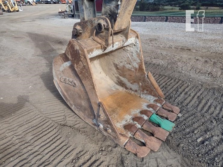 2010-deere-120d-image-16