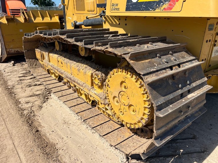 2020-caterpillar-d6k2-lgp-image-27