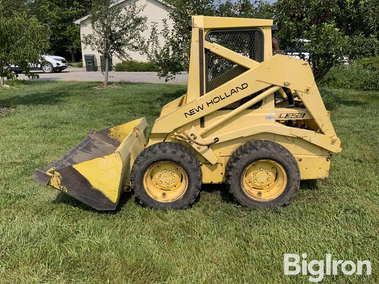 new-holland-l325-image-8