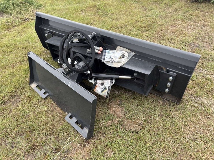 wolverine-hyd-angle-blade,-7’,-with-hyd-tilt,-skidloader-qt-image-1