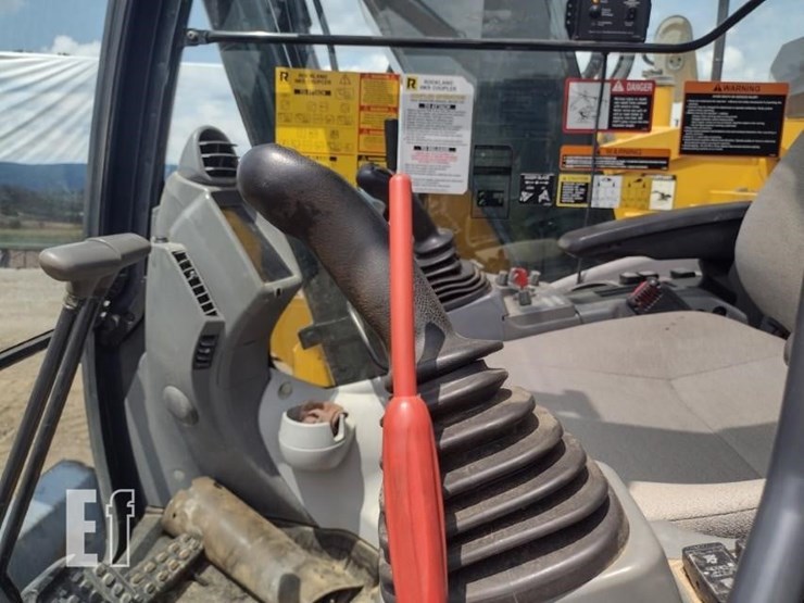 2019-deere-135g-image-11