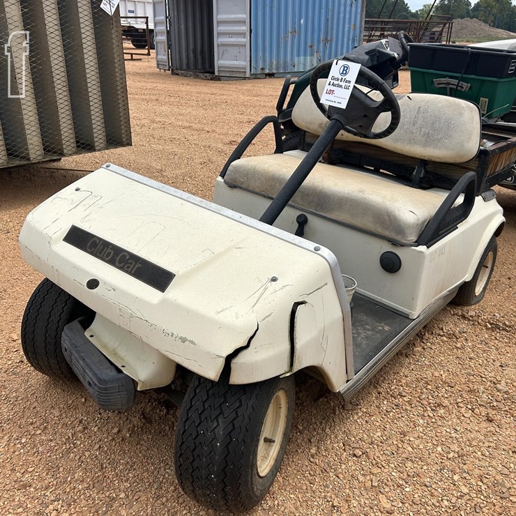 CLUB CAR GOLF CART