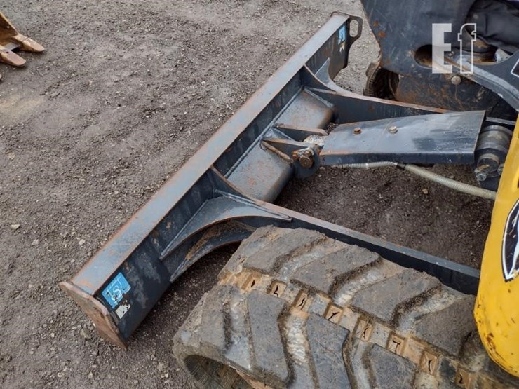 2022-deere-26g-image-24
