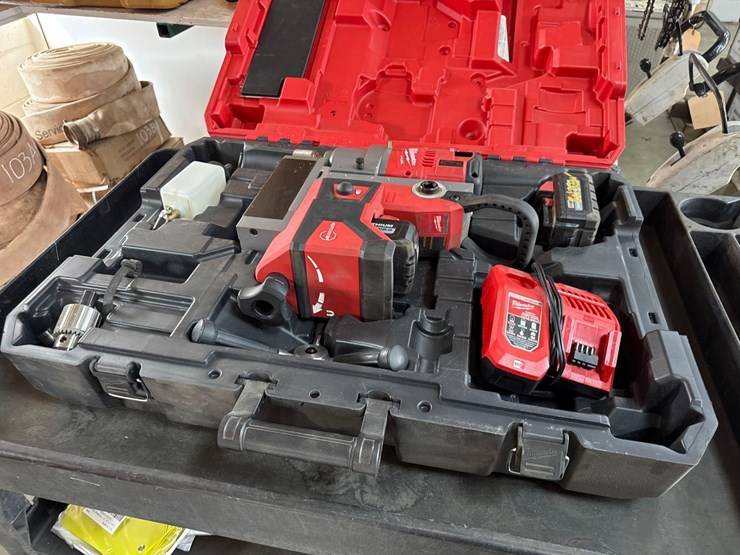 milwaukee-m18-fuel-cordless-magnetic-drill-with-battery-&-charger-support-equipment-image-2