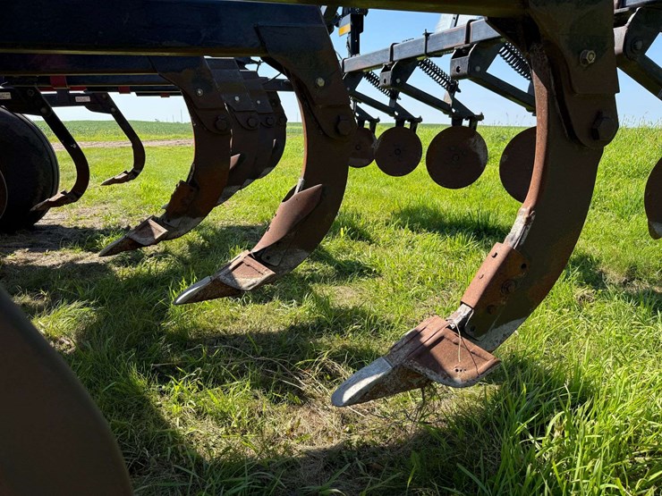 case-ih-730b-ecolo-tiger-disk-ripper,-rear-leveler,-30”-spacing,-2-bearings-are-out-but-2-good-used-image-31