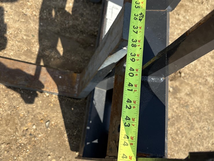 bobcat-48”-hd-walk-thru-skid-steer-pallet-forks-image-12