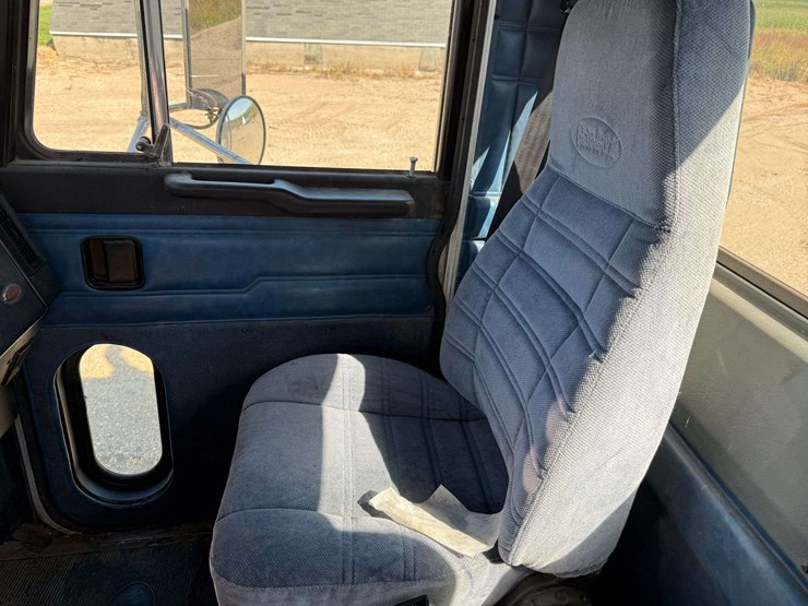 1997-peterbilt-385-image-51