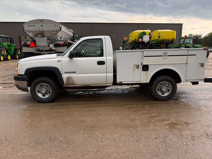 2006-chevrolet-2500-image-2