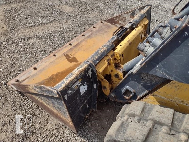 2022-deere-317g-image-18