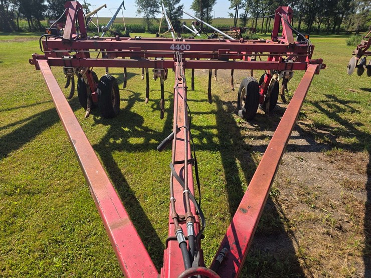 wil-rich-18’-chisel-plow,-all-points-cab-be-flipped,-9.5l-15-tires-on-6-bolt-rims,-does-have-some-we-image-4