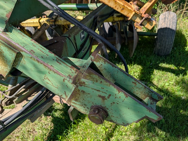 john-deere-220-image-7