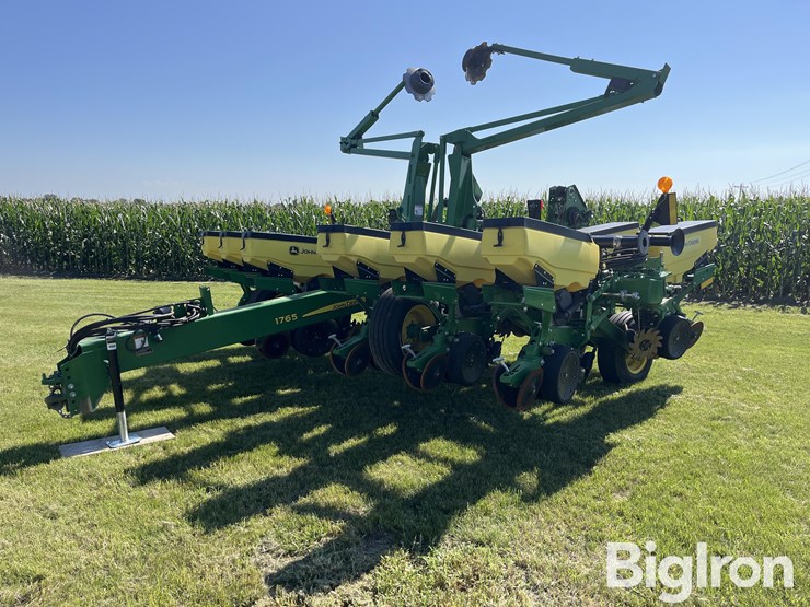 2018-john-deere-1765-image-1