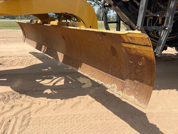 2020-caterpillar-120-image-15