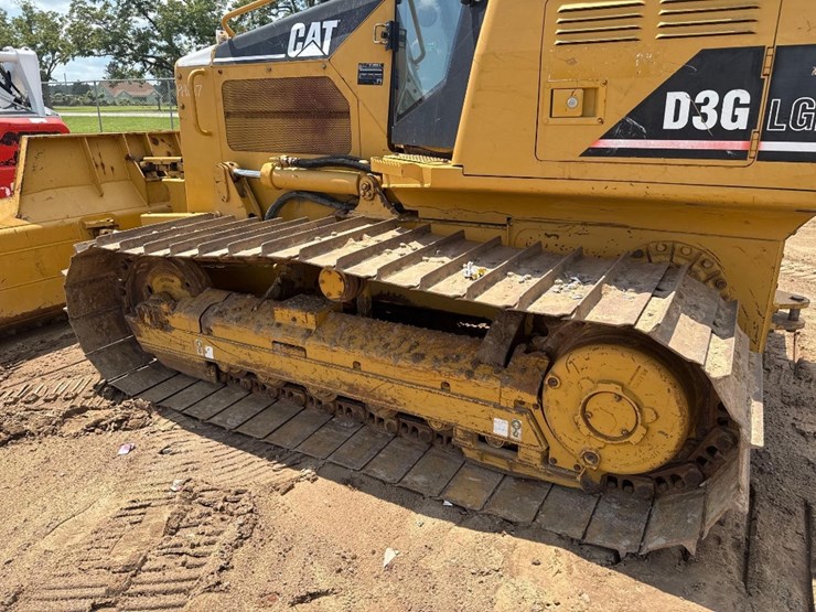 2005-caterpillar-d3g-lgp-image-9