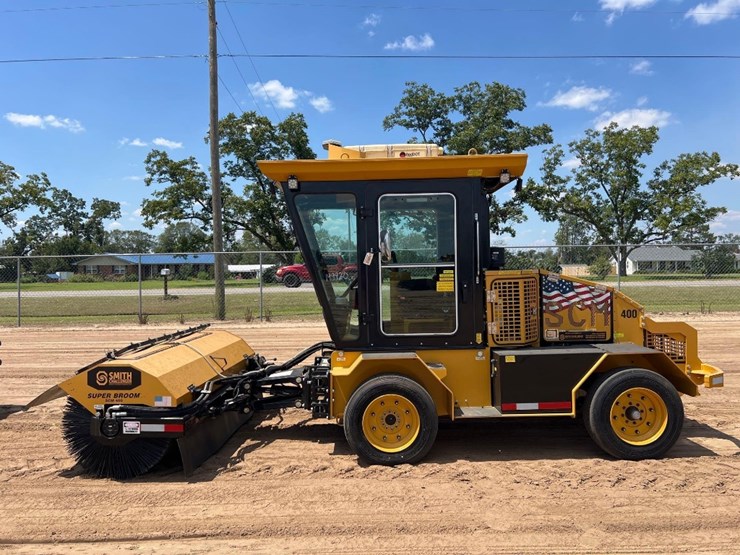2023-smith-challenger-scm-400-sweeper-image-1