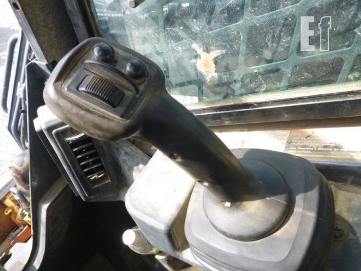2023-deere-325g-image-9