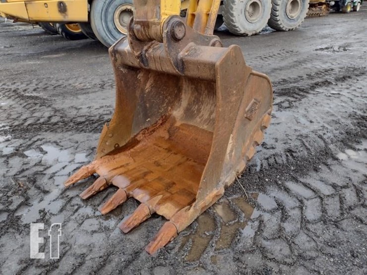 2017-komatsu-pc240-lc-11-image-19