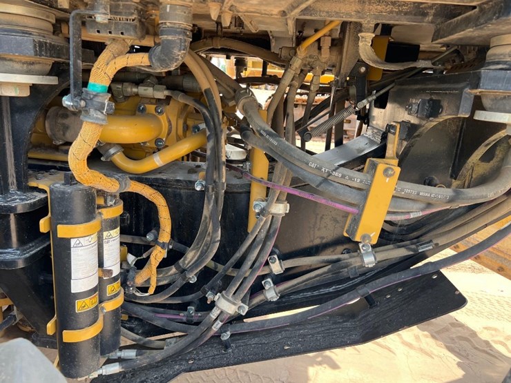 2020-caterpillar-120-image-21
