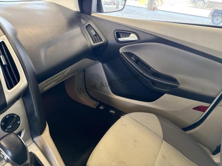 2012-ford-focus-se-sdn-image-18