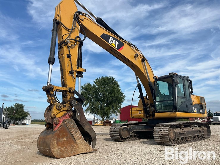 2011-caterpillar-320d-image-1
