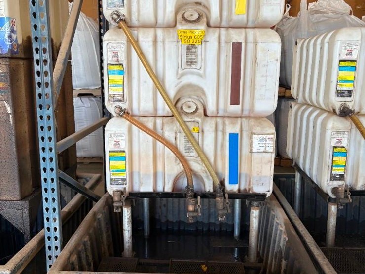 3-bulk-oil-tanks-with-containment-image-1