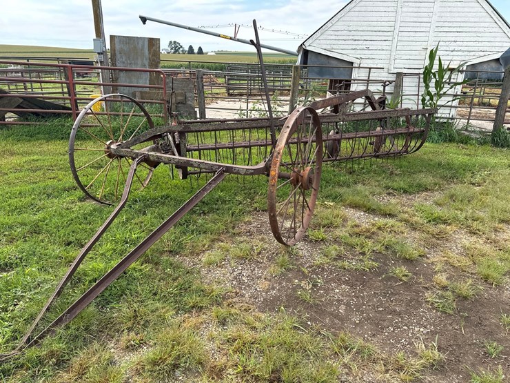 massey-harris-steel-wheel-side-rake-image-1