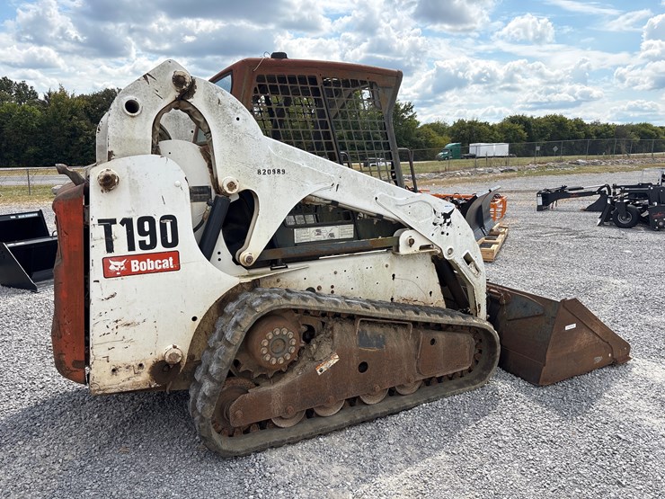 2010-bobcat-t190-image-4