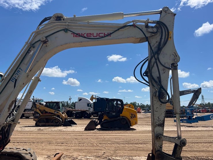 2018-takeuchi-tb290-image-23