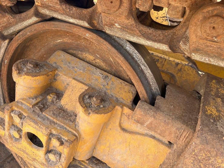 2016-komatsu-d61pxi-23-image-29